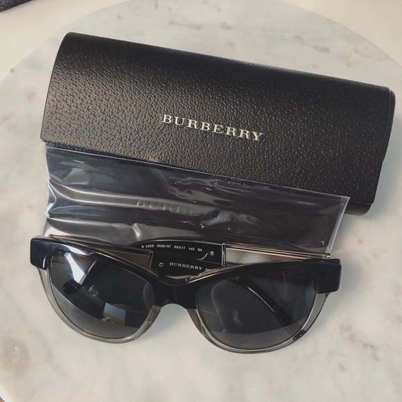 Burberry Sunglasses - Picture 4 of 6